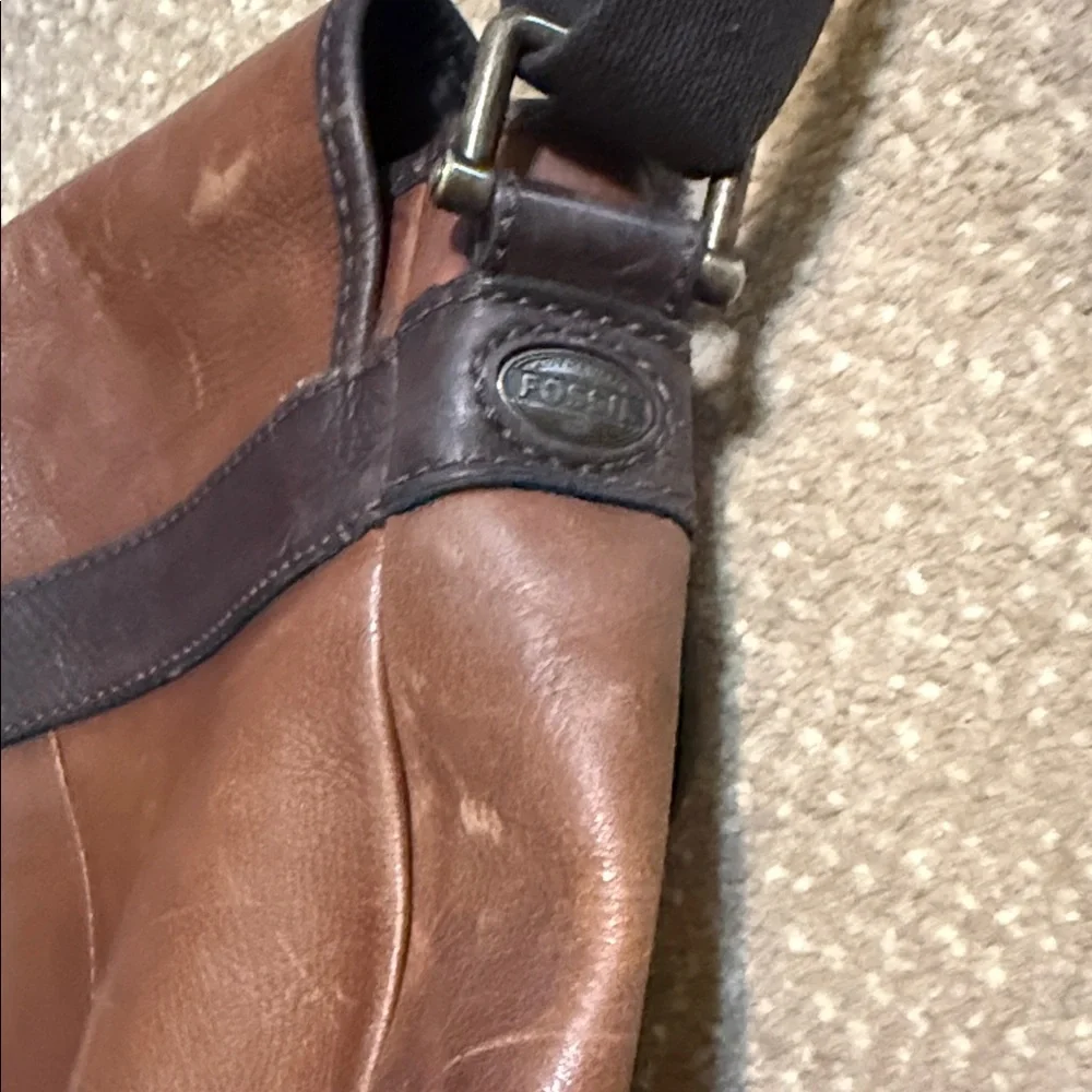 Fossil Brown Leather Vintage Messenger Bag with Dark Trim